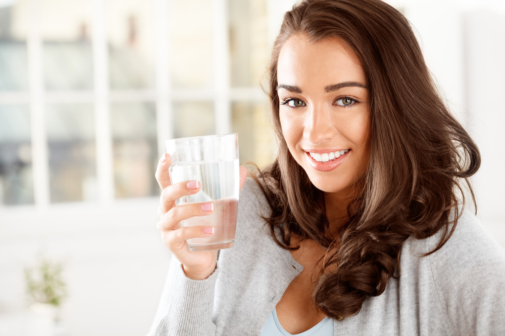 Hoe kan water drinken helpen bij afvallen?